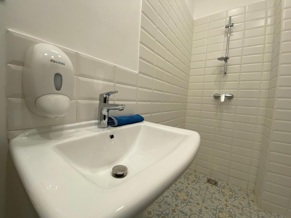 2 Bedroom 107 M2 Loft With Balcony بودابست المظهر الخارجي الصورة
