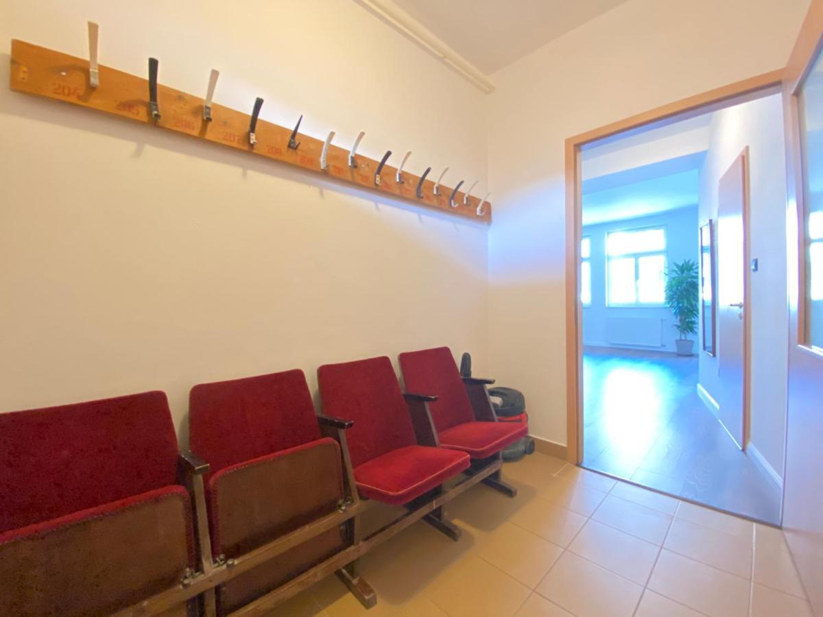 2 Bedroom 107 M2 Loft With Balcony بودابست المظهر الخارجي الصورة